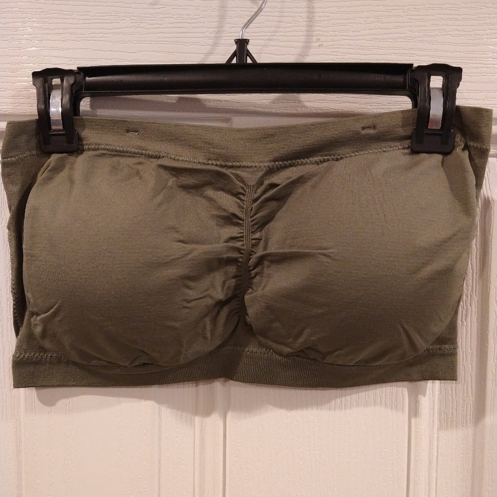 Strapless bra. Stretchy. Fits 2X-3X